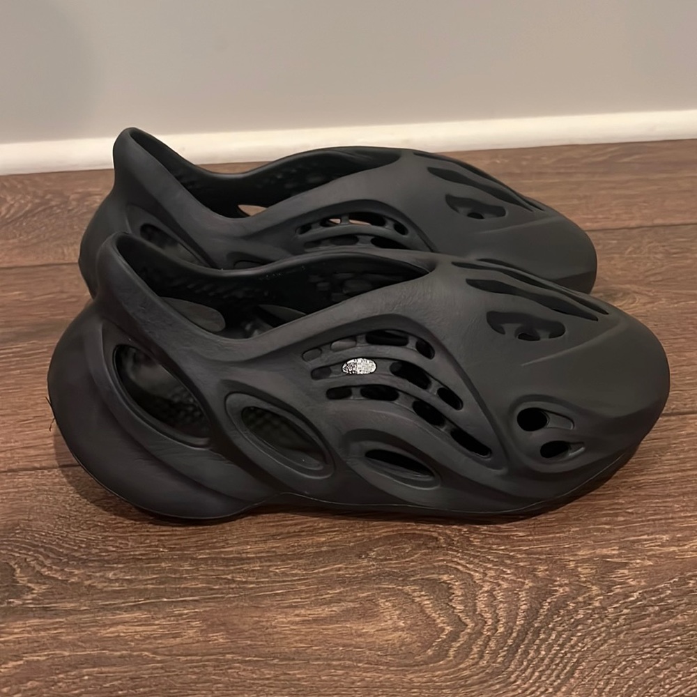 Yeezy Onxy Foam Runner